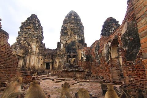 Private Tour: Ganztägige antike Stadt Ayutthaya und Lopburi