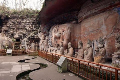Découverte des gravures rupestres de Dazu de Chongqing