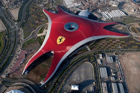 行をスキップするフェラーリワールドアブダビツアー
