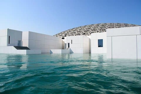 Tour di un'intera giornata alla città di Abu Dhabi e al Museo del Louvre