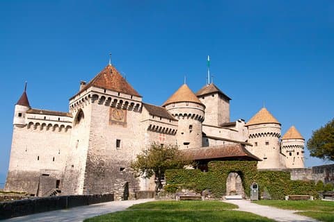 Day Trip to Montreux, Chaplin's World & Chillon Castle& apéritif