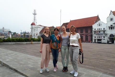Jakarta Private Tour with local Guide & Lunch