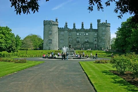 Dublin naar Kilkenny Castle en House Of Waterford Crystal Day Tour