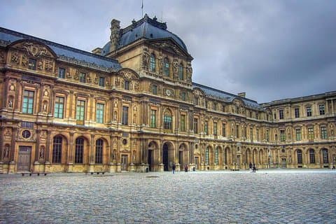 Paris Murders and Mysteries Visita semi-privada ao Louvre