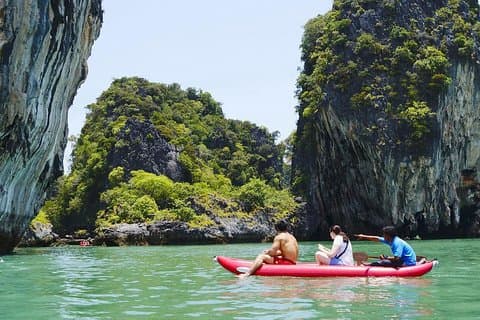 Avventura nella baia di Phang Nga: Tour in canoa e motoscafo con pranzo