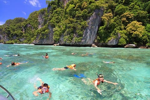 Phi Phi Islands Höjdpunkter Rundtur med motorbåt från Krabi