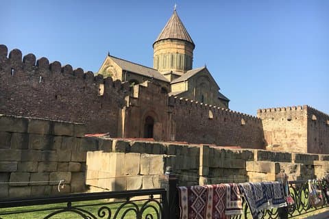 Passo in siti antichi di Mtskheta e Uplistsikhe