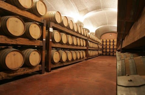 Excursão Terrestre Privada em Cagliari: Degustação de Vinhos e Queijos