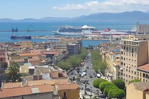 Excursão Terrestre Privada em Cagliari: City Experience Hop-on Hop-off