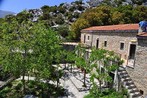 Tour di Creta orientale intorno alle montagne da 4 a 15 persone