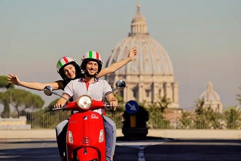 Vespa Panoramic Tour i Rom med en professionel chauffør