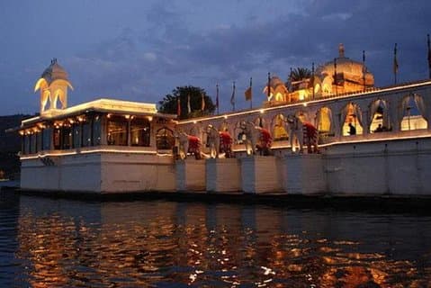 Aftensmad på Jag Mandir Island med bådtur på Lake Pichola - Udaipur
