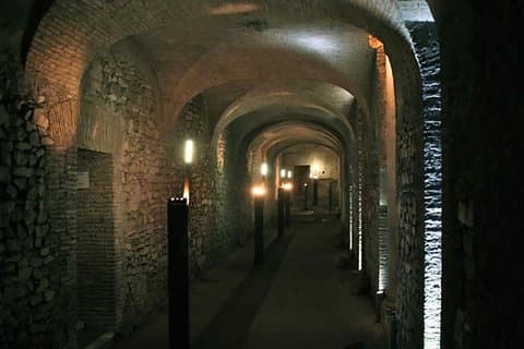 Visite privée souterraine de Rome avec les catacombes : découvrez la ville invisible en voiture