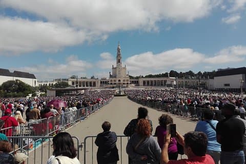 Santuario de Fátima y Pueblo de Pastorinhos, medio día desde Coimbra
