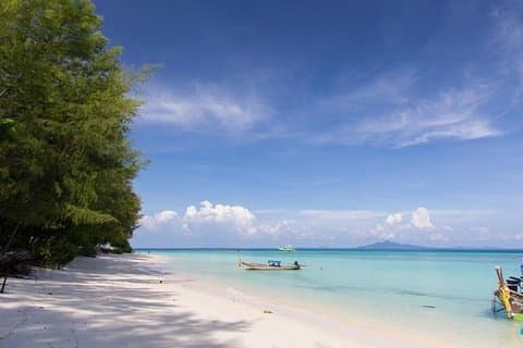 Excursão de dia inteiro às ilhas Phi Phi e bambu em lancha saindo de Phuket
