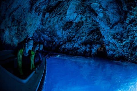 Tour de lujo por la Cueva Azul y 5 islas desde Split