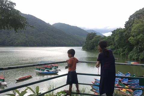 Visite d'une demi-journée de la ville de Pokhara en voiture privée avec chauffeur