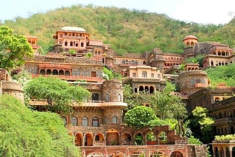 Escursione giornaliera al forte Neemrana da Delhi