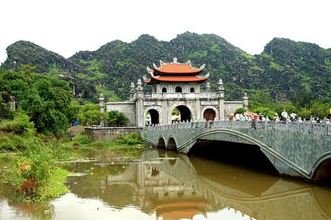Hoa Lu - Tam Coc - Mua Cave dagstur - Lyxlimousine från Hanoi