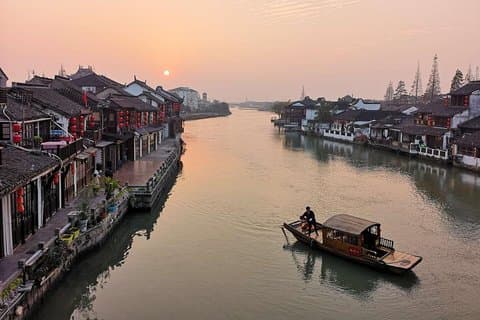 Zestien dagen privé Zhujiajiao Water Town Tour met boottocht vanuit Shanghai