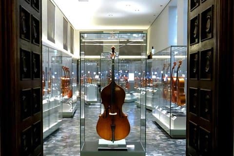 Eintrittskarte für das Museum - Voll