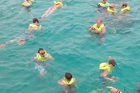 Private Double Reef Snorkel Tour met optionele parasail-upgrade