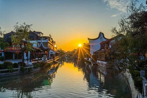 Privat Fengjing Ancient Town Sunset Tour fra Shanghai med Spa-alternativ