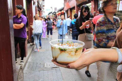 Tour gastronomico di 4 ore a Qibao Water Town da Shanghai in metropolitana