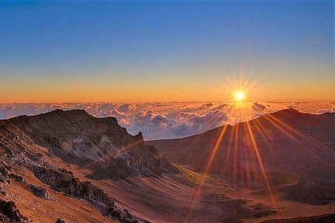 Tour al amanecer en vehículo clásico de Haleakala con desayuno