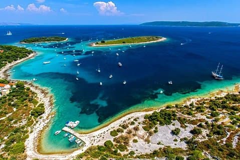 Excursion privée en hors-bord dans trois îles avec arrêt au lagon bleu