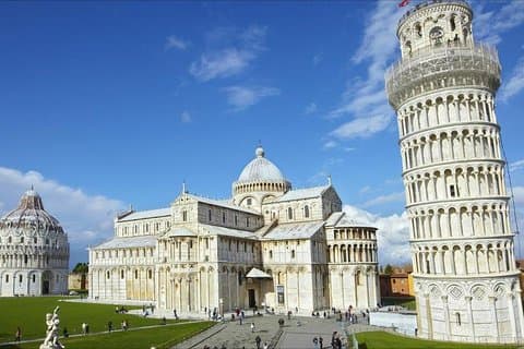 Excursión de un día a Pisa y Lucca desde Livorno