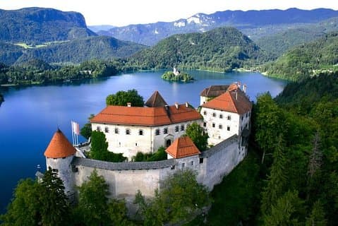 Tour Privado: Viagem de um dia para Liubliana e o Lago Bled saindo de Zagreb