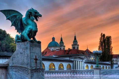 Viagem de um dia pela caverna de Ljubljana e Postojna saindo de Zagreb
