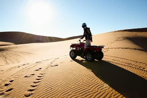 Morgen Dubai Quad Bike med Sand boarding og Camel ride