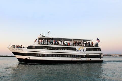 Crociera serale per yacht con Clearwater e cena facoltativa