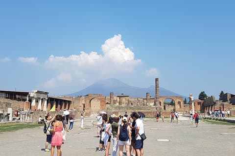 Private Pompeii Tour with Guide & Naples Visit from Rome
