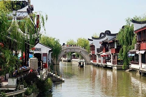 Tour privato di mezza giornata alla città antica di Zhujiajiao con giro in barca