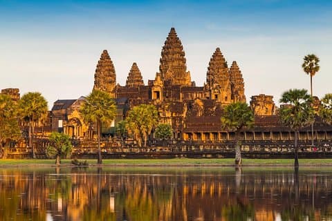 Local French Speaking Guide Angkor Wat Small-Group Tour