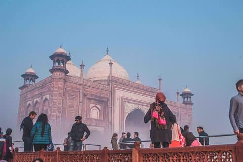 Agra: Halbtagestour zum Taj Mahal und zum Agra Fort mit Transfers