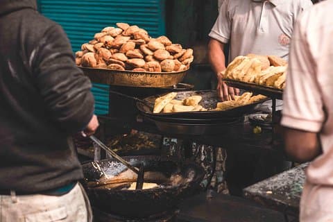 Tour gastronomico a piedi nella Vecchia e Nuova Delhi con una guida locale