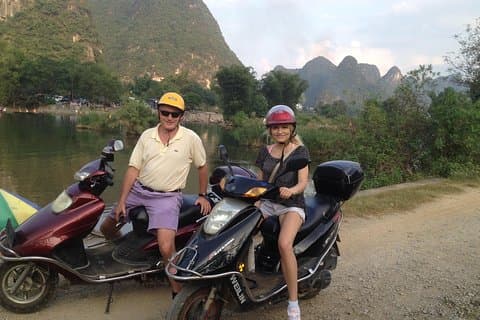 Tour della motocicletta privata della campagna di Yangshuo