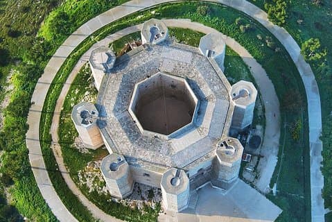 Visite privée du Castel del Monte : l’emblématique château octogonal italien
