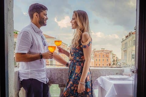 Gondola Ride and Aperitif in un palazzo veneziano