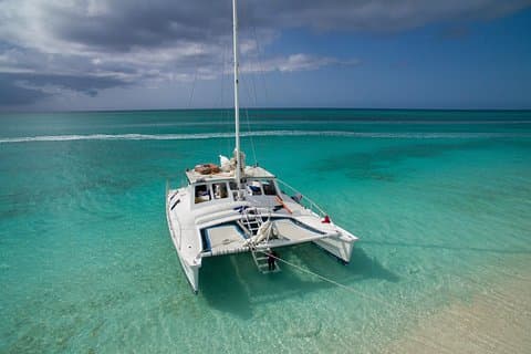 4 timmars privat katamaransegel och snorkla från Grace Bay Beach, Providenciales