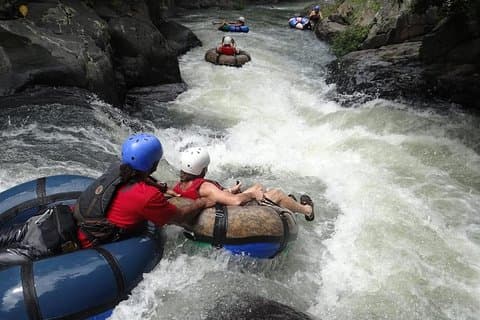 Tubing ved Canyon River, Canopy og Hot Spring Combo Tour fra Playa Hermosa