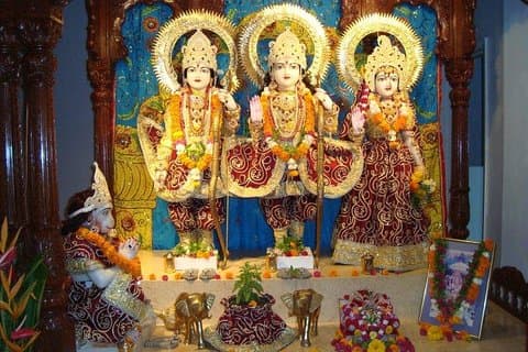 Halvdagstur i Delhi besöker Chattarpur-templet