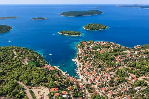 Route Mamma Mia 2 - 1,5-stündiger Panoramaflug über die Inseln Brač, Hvar und Vis
