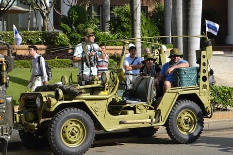 Tour di mezza giornata di Ho Chi Minh City su Jeep dell'esercito restaurato