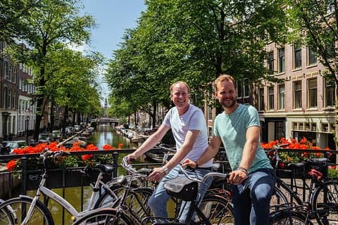 Amsterdam PRIVAT cykeltur med lokalbefolkningen: Cykel och lokalt mellanmål ingår