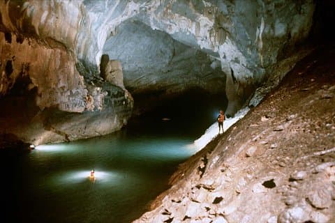Visite de luxe en petit groupe: grotte de Phong Nha et grotte sombre 1 jour